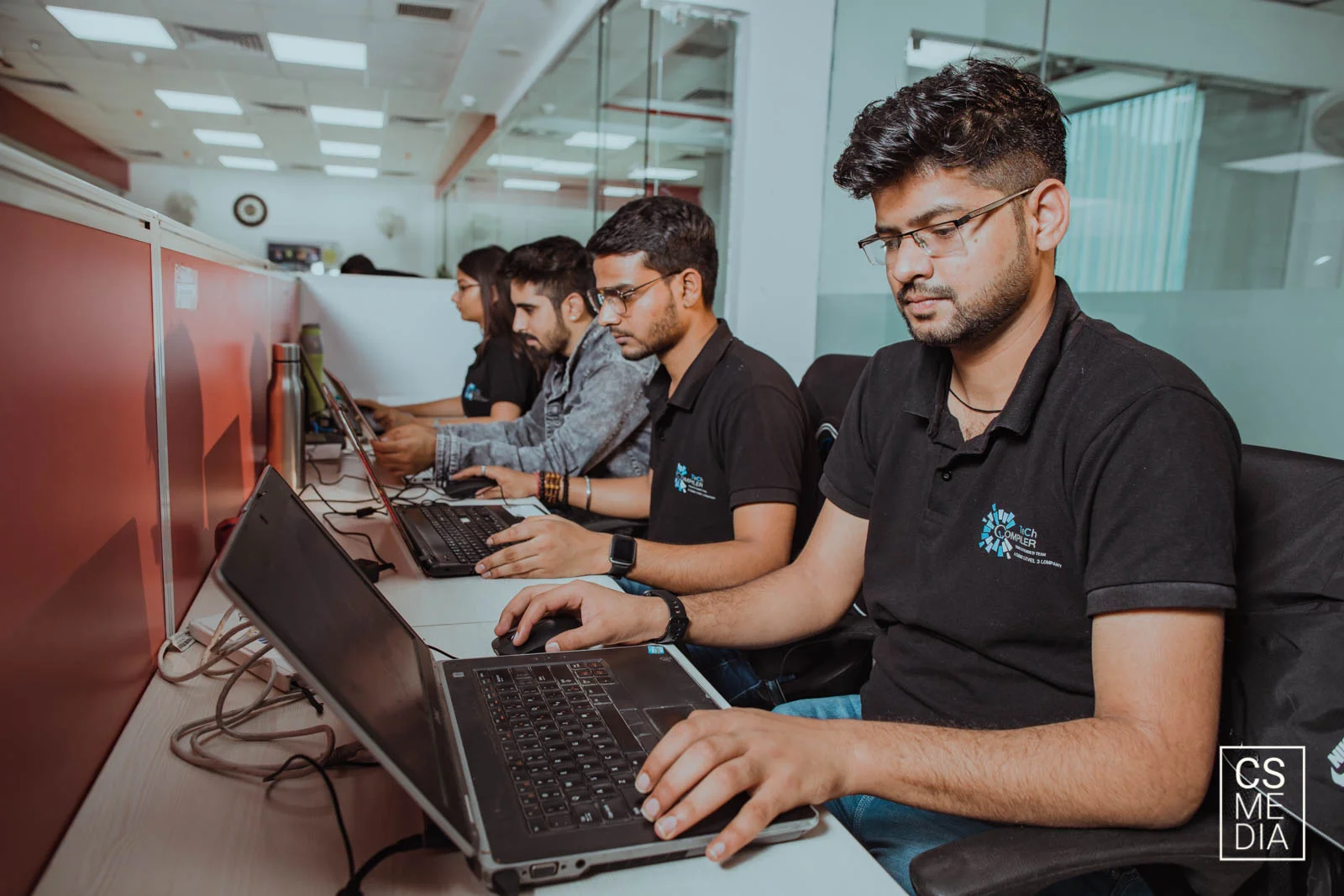 Corporate lifestyle photography delhi ncr mumbai busines lifestyle photographer gurgaon team photography manpower at work photography 12