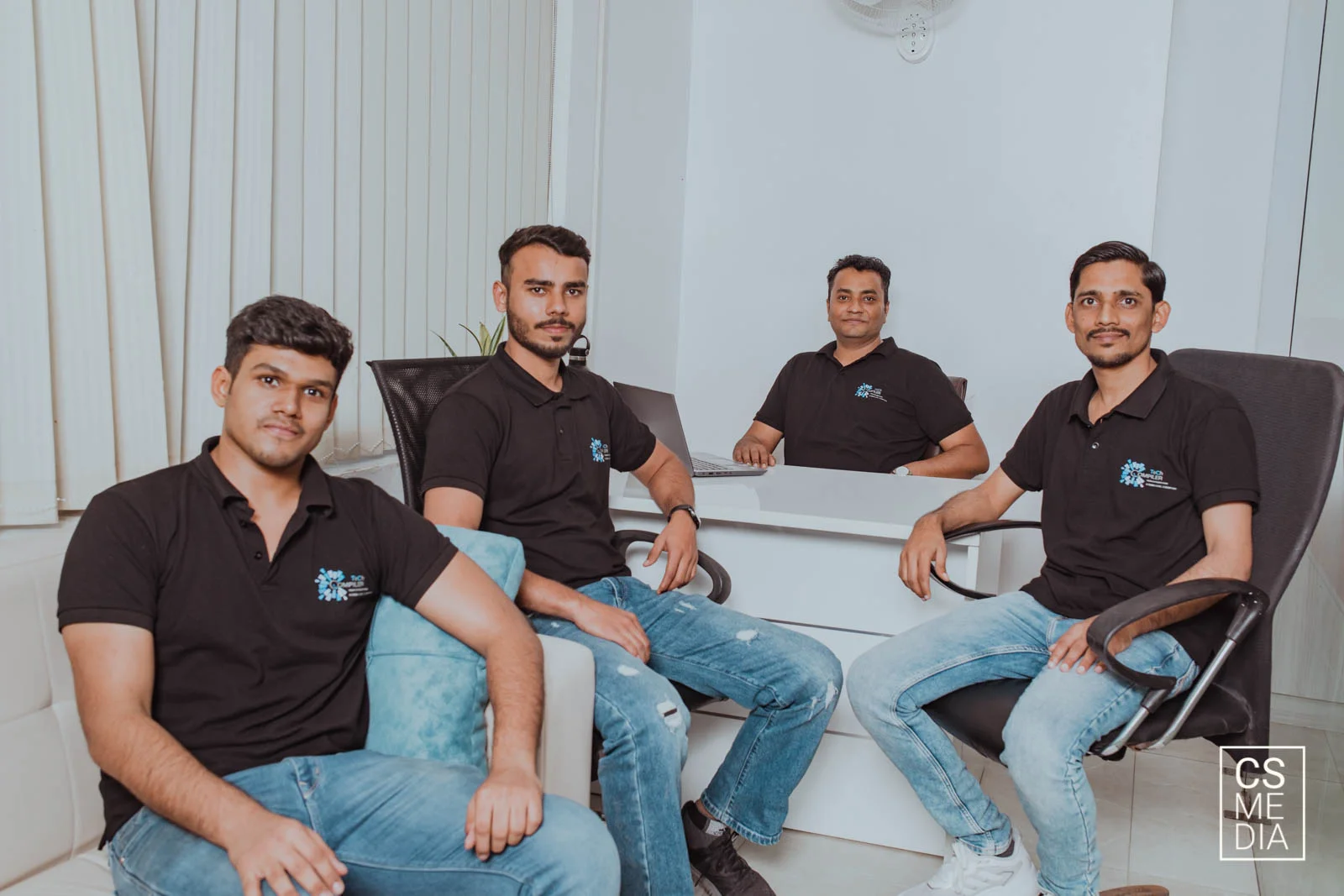 Corporate lifestyle photography delhi ncr mumbai busines lifestyle photographer gurgaon team photography manpower at work photography 15