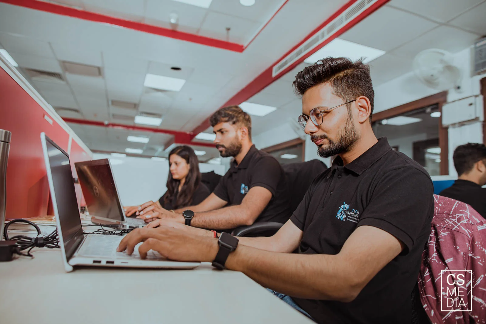 Corporate lifestyle photography delhi ncr mumbai busines lifestyle photographer gurgaon team photography manpower at work photography 9