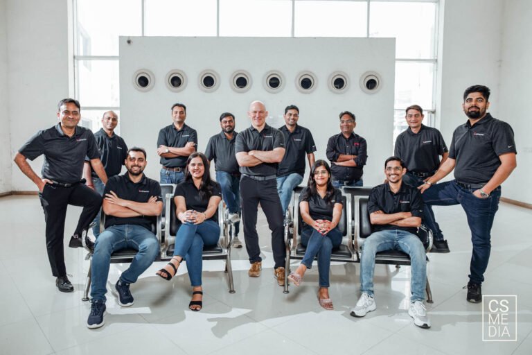Corporate lifestyle photography delhi ncr mumbai business lifestyle photographer gurgaon team photography manpower at work photography x2 Corporate Lifestyle Photography capturing a professional team group photo for employee branding visuals.